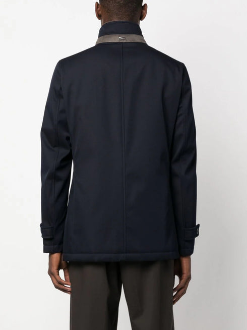 chaqueta de lana con cuello alto
